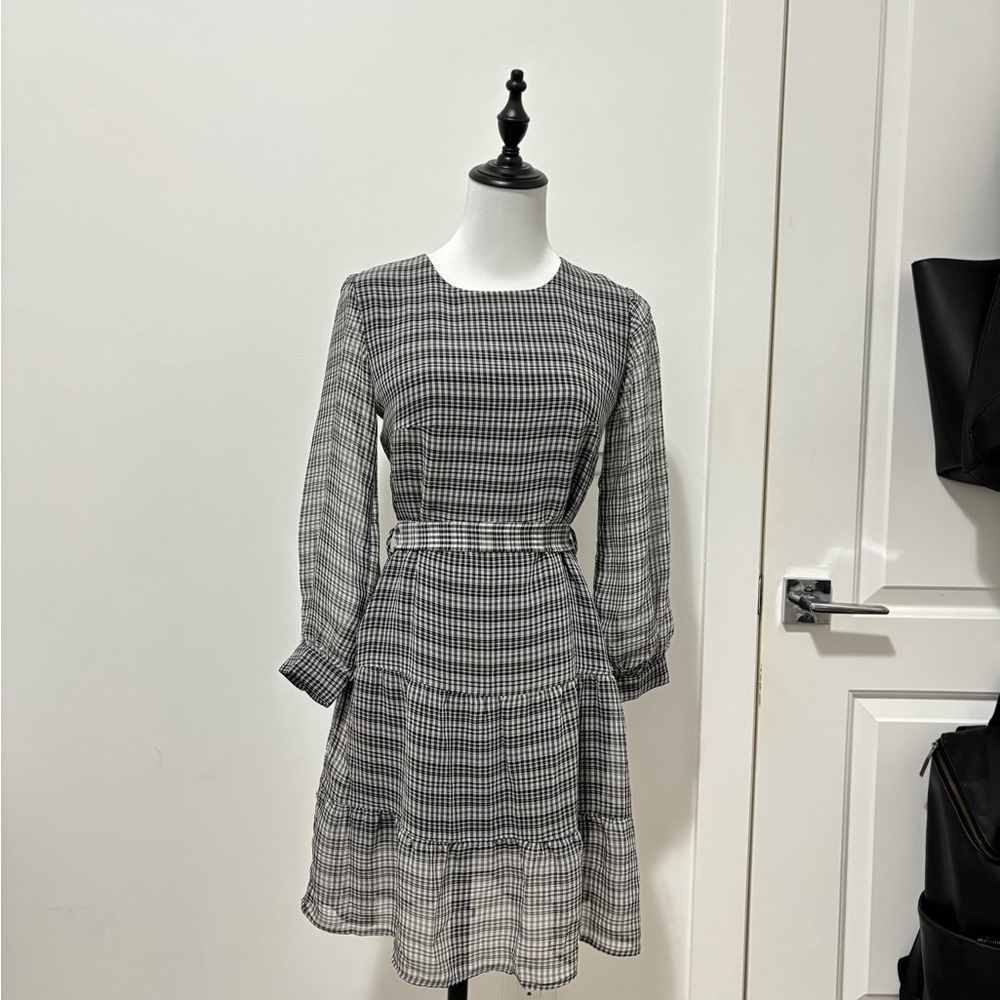 Dynamite Monochrome Plaid Long Sleeve Dress